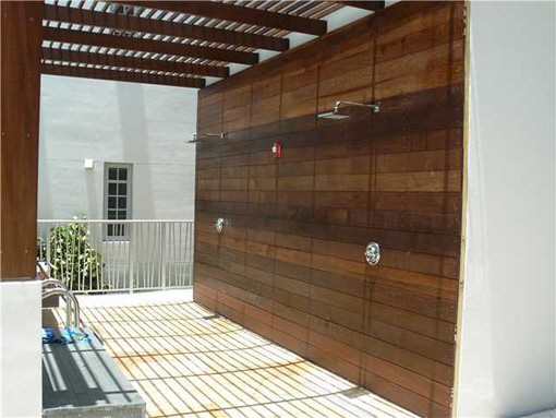 Spacious shower nearby the swimming pool