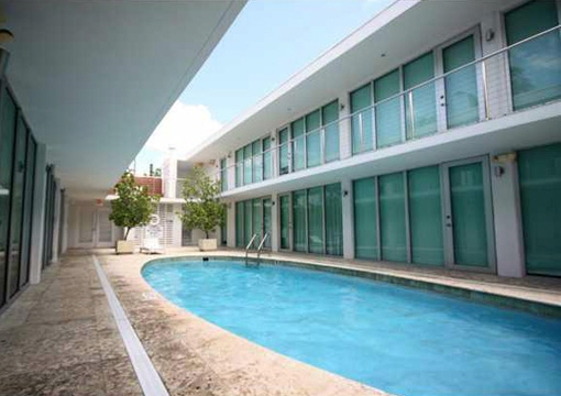 Pool area to enjoy the sunny week-ends