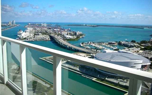 First bay line loft with pool in Miami