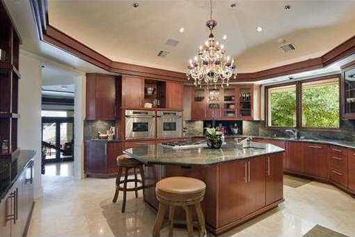 Completely equipped kitchen
