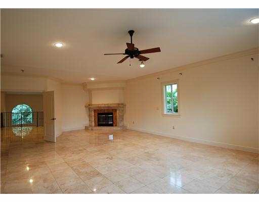 Spacious salon