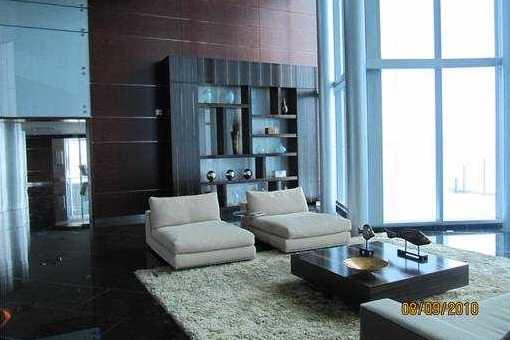 Spacious living room