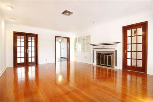 Bright, rambing rooms