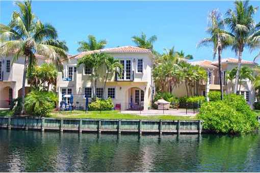 Exquisite two story waterfront home in Aventura