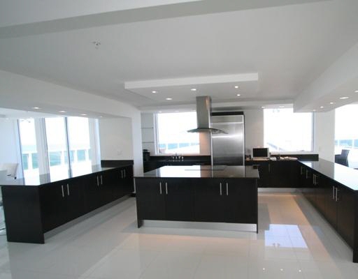 Modern and elegant kitchen