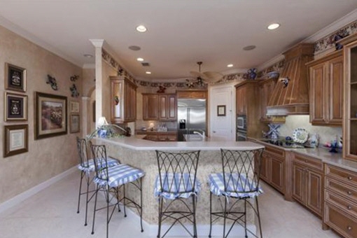 Spacious kitchen