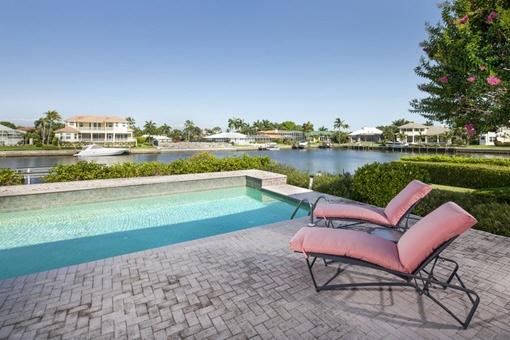 Outside rest area with pool and beautiful view