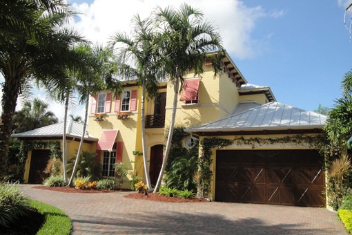 House view with the garage