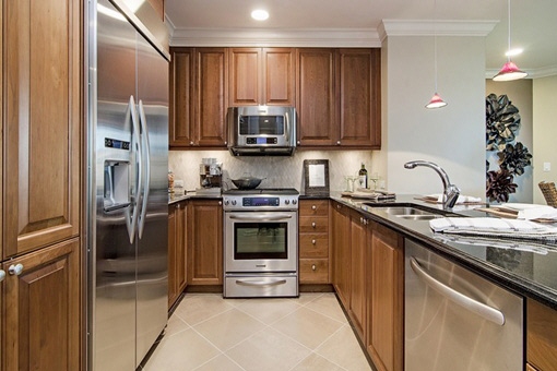 Large, fully equipped kitchen