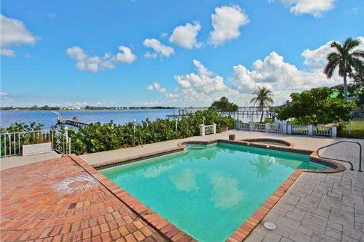 Pool with view to the Manatee River