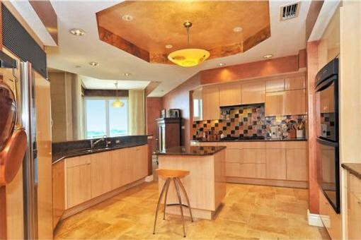 Spacious kitchen