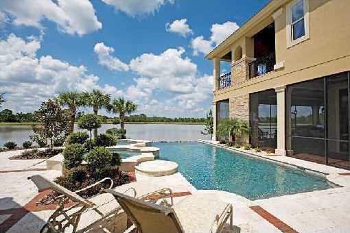 Poolarea with sundeck and view on the water