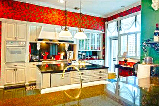 Fully equipped spacious kitchen