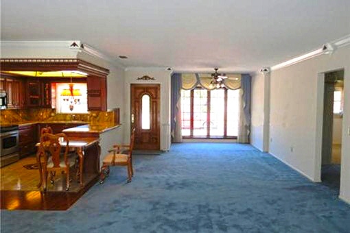 The view of the kitchen with dining area