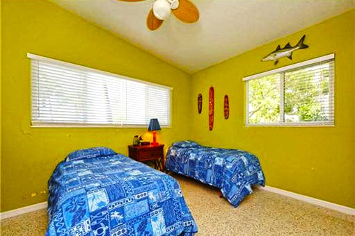 Bedroom with the two single beds