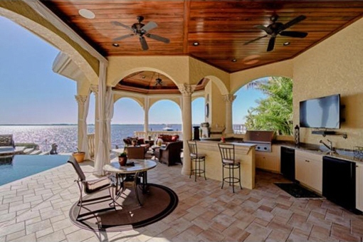 Summer kitchen with ocean view