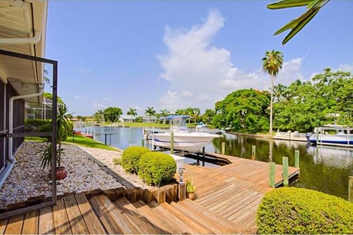 Dock and lift right outside the front door in Fort Myers