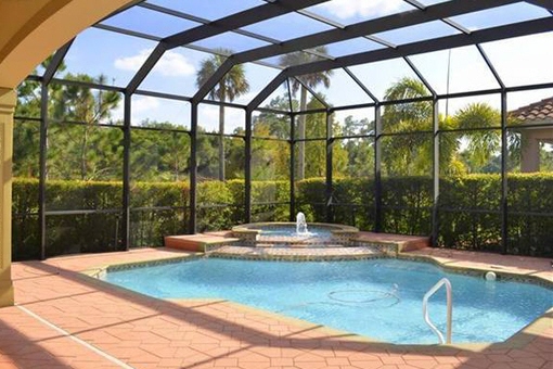 Large pool with fountain in Fort Myers