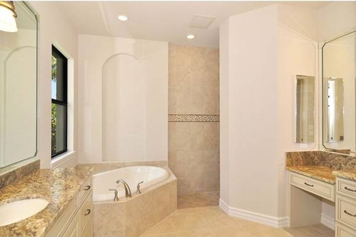 Bathroom with all amenities in Fort Myers