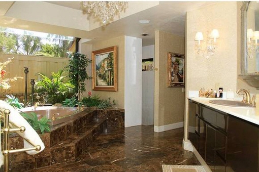 Spacious bathroom in Fort Myers