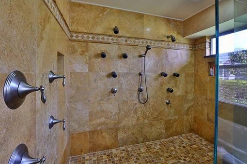 Beautiful shower in the bathroom in Fort Myers