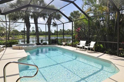 Terrace with saltwater pool on the lake and on golf court in Fort Myers
