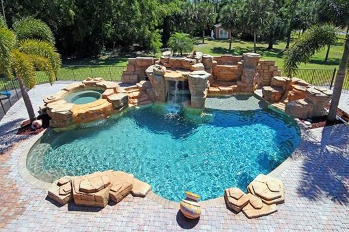 Enchanting Pool on the terrace  