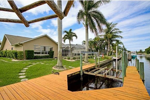 Wonderful boat dock with lift