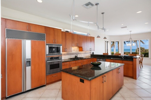 Fully equipped kitchen with all amenities