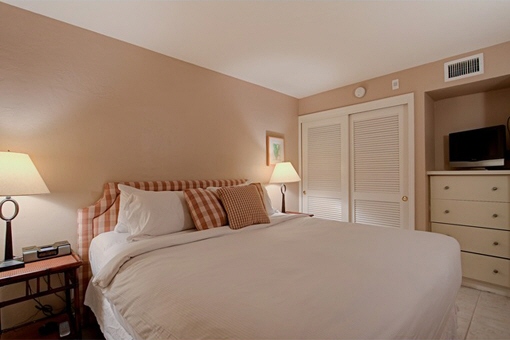 Bedroom with large bed
