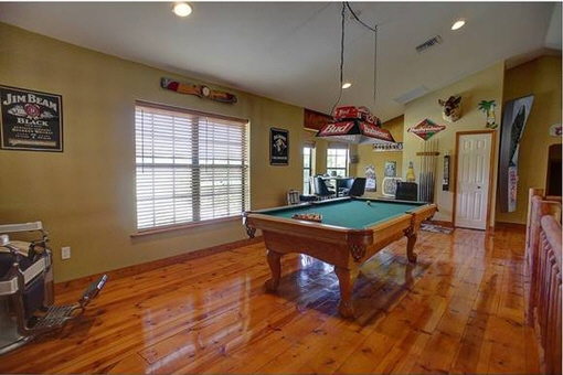 Billiards room / hobby room in the upper part of the house 